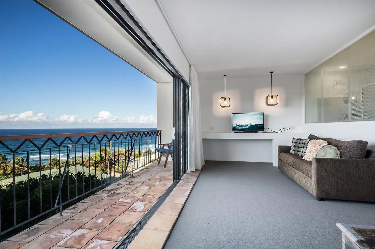 Tuscan Inspired Townhouse Minutes From The Beach صن شاين بيتش أستراليا