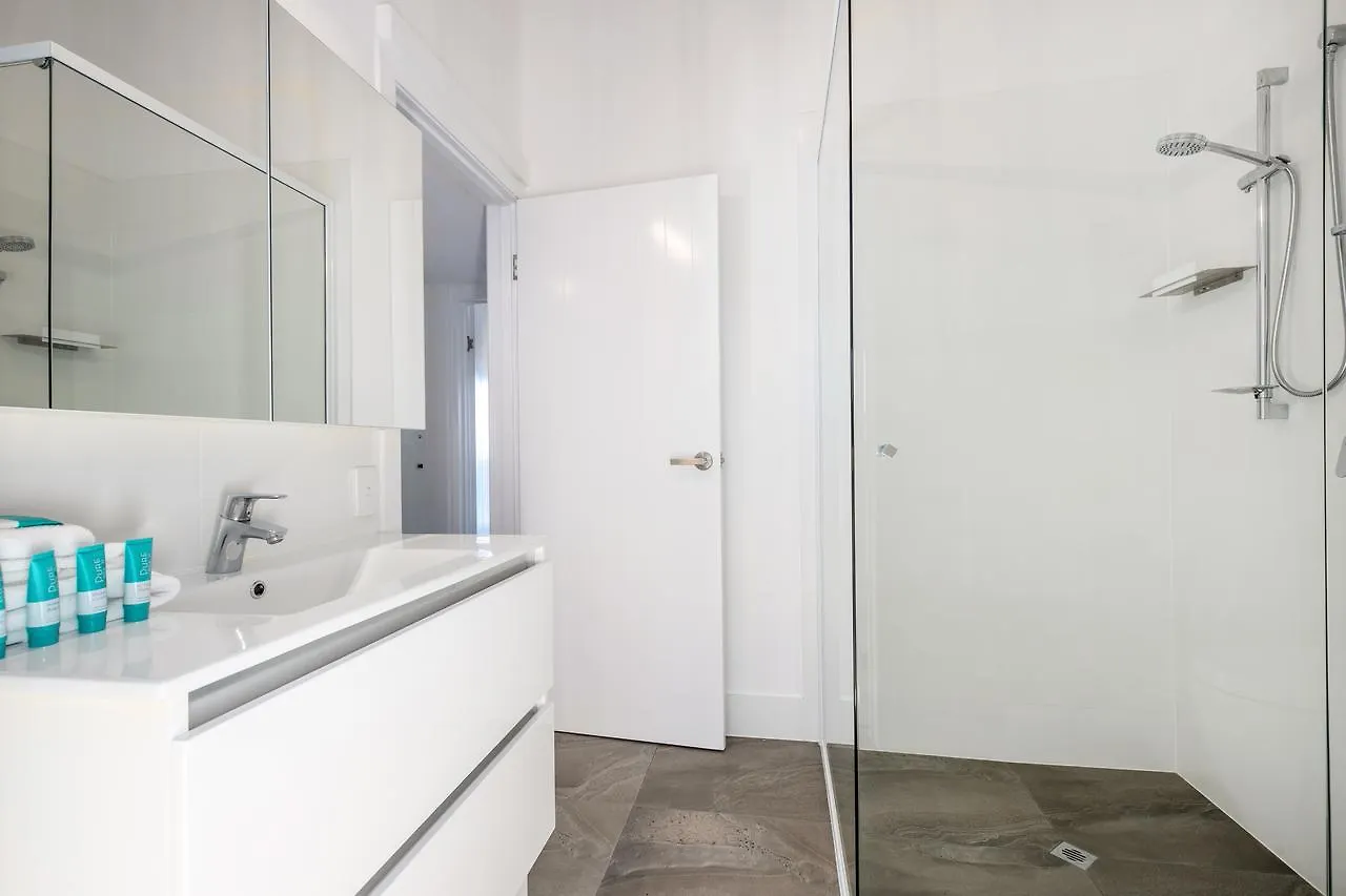 شقة Tuscan Inspired Townhouse Minutes From The Beach صن شاين بيتش أستراليا